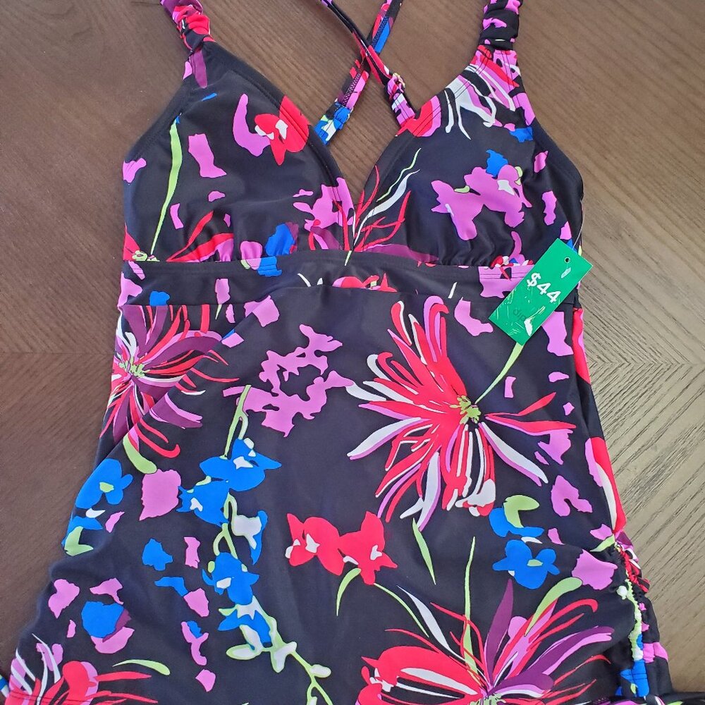 Dip bathing suit top Women's size Small New With Tags